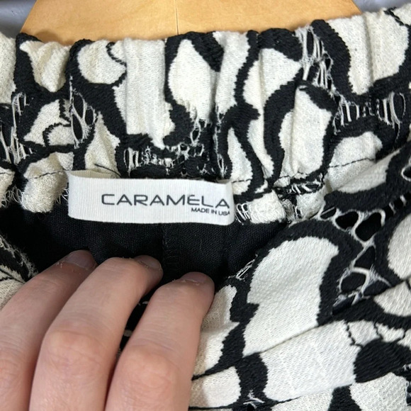 Caramela Floral Short Sleeve Top And Shorts Set with Lace Trim Small/Medium - Picture 10 of 11